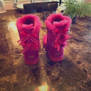 Girl Uggs Pink Size 4